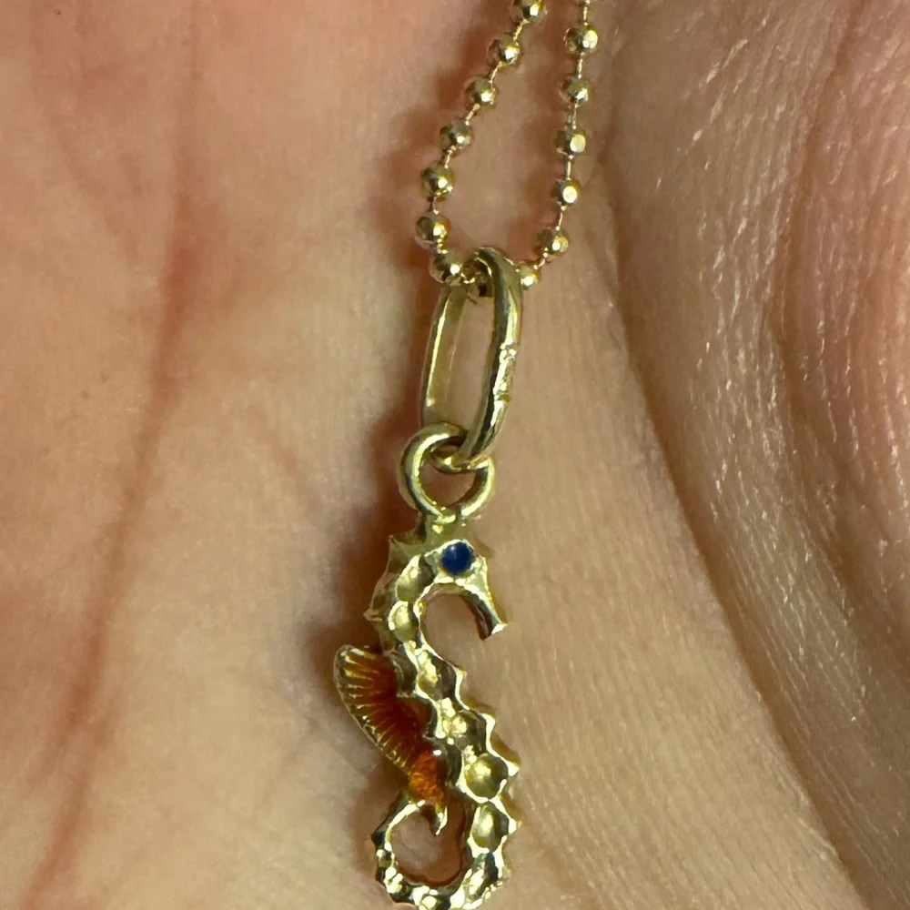 14K Gold Seahorse Pendant charm - Picture 2 of 4